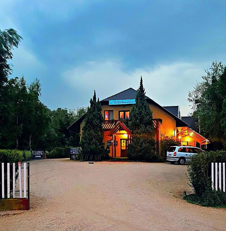 Eldoradó Fogadó és Kemping Vonyarcvashegy Exterior foto